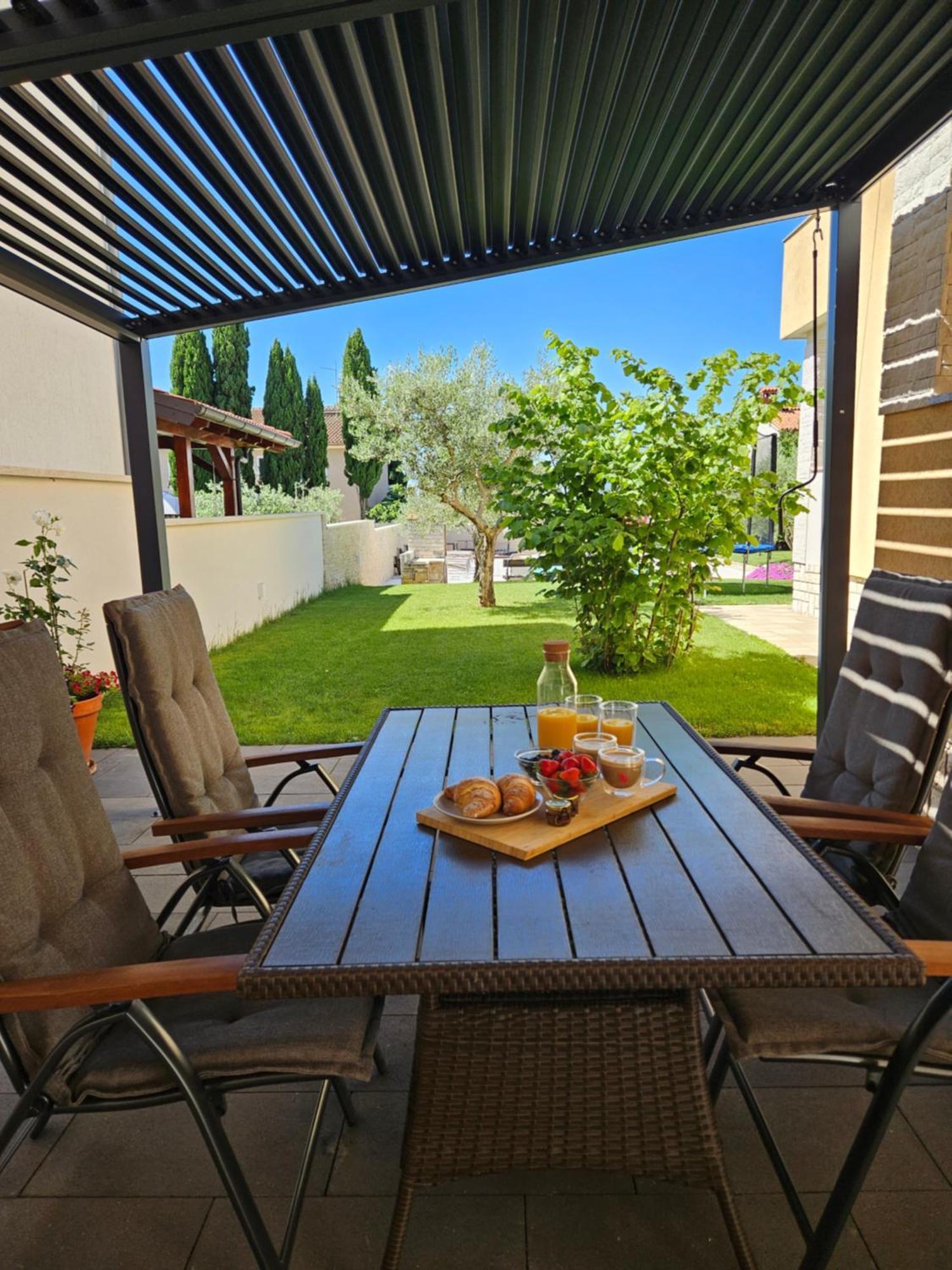 Apartmani Grzinic Rovigno Esterno foto